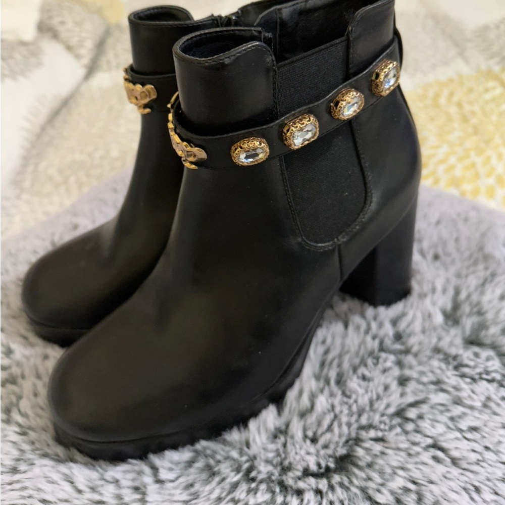 Juicy Couture boots brand new size # 8